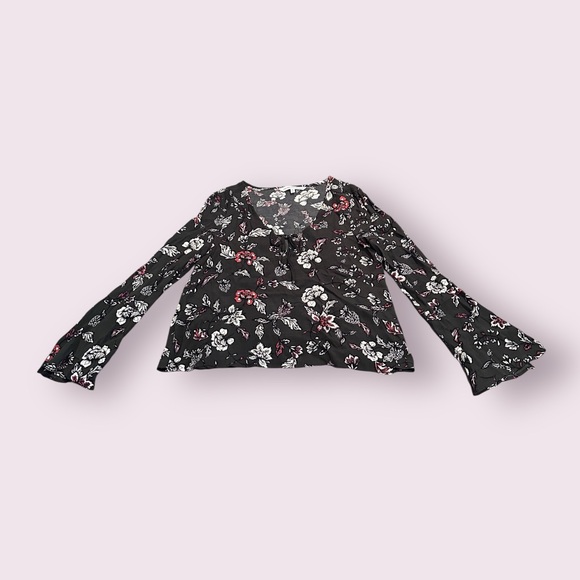 cupcakes & cashmere Tops - Women's cupcakes & cashmere Dark Gray Floral Blouse Tie And Sleeve Detail Medium
